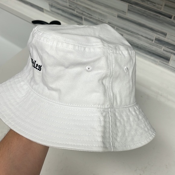 White “Los Angeles” bucket Hat - Picture 8 of 11